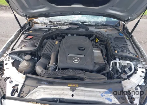 2015 Mercedes-Benz C 300 4Matic/Luxury 4Matic/Sport 4Matic z USA, uszkodzony, nr VIN 55SWF4KB9FU063928